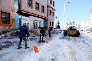 Akdağmadeni’nde kar temizleme çalışmaları devam ediyor