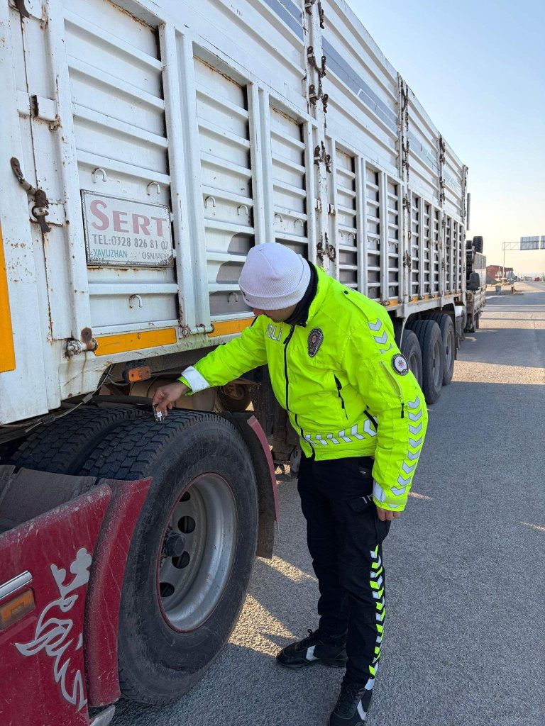  Kış tedbirleri kapsamında 3 bin 413 araç denetlendi