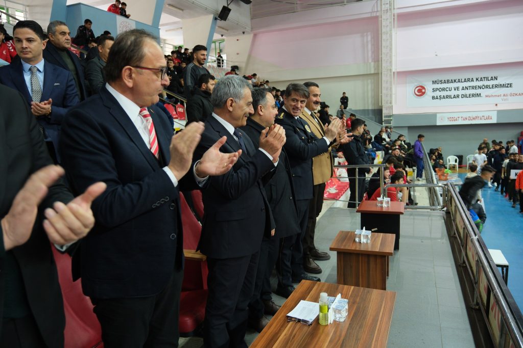 Güreş Gençler B Grup yarışmaları Yozgat’ta başladı