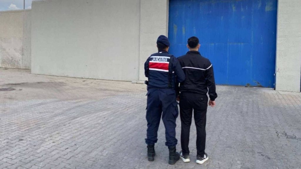 Aranan şahıslara eş zamanlı baskın