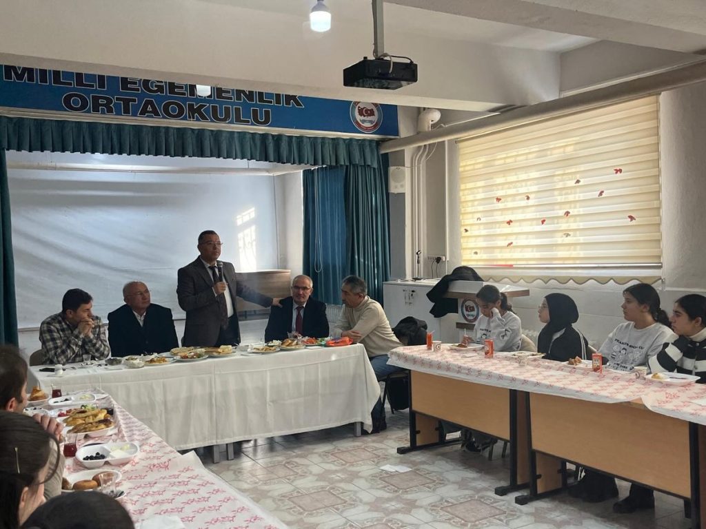 Altınkaynak, LGS’ye hazırlanan öğrencilerle kahvaltıda buluştu