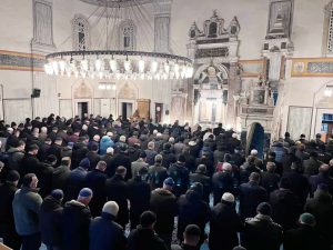 Vatandaşlar yılın ilk sabah namazında camileri doldurdu