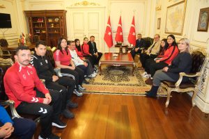 İl Özel İdaresi Güreş Takımından Vali Özkan’a ziyaret