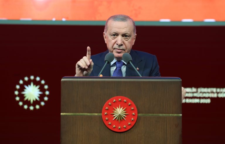 7 vali merkeze çekildi, 19 ilde değişim