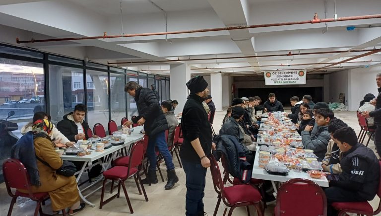 Emekçiler iftar sofrasında buluştu