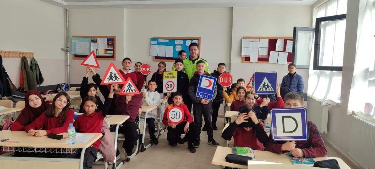 Emniyetten öğrencilere trafik ve güvenlik eğitimi