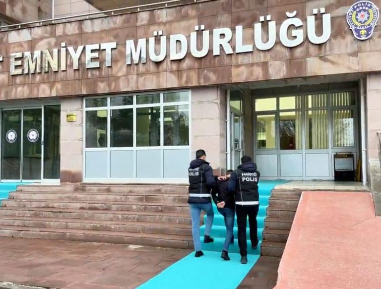 Narkotik operasyonunda: 4 şüpheliye gözaltı