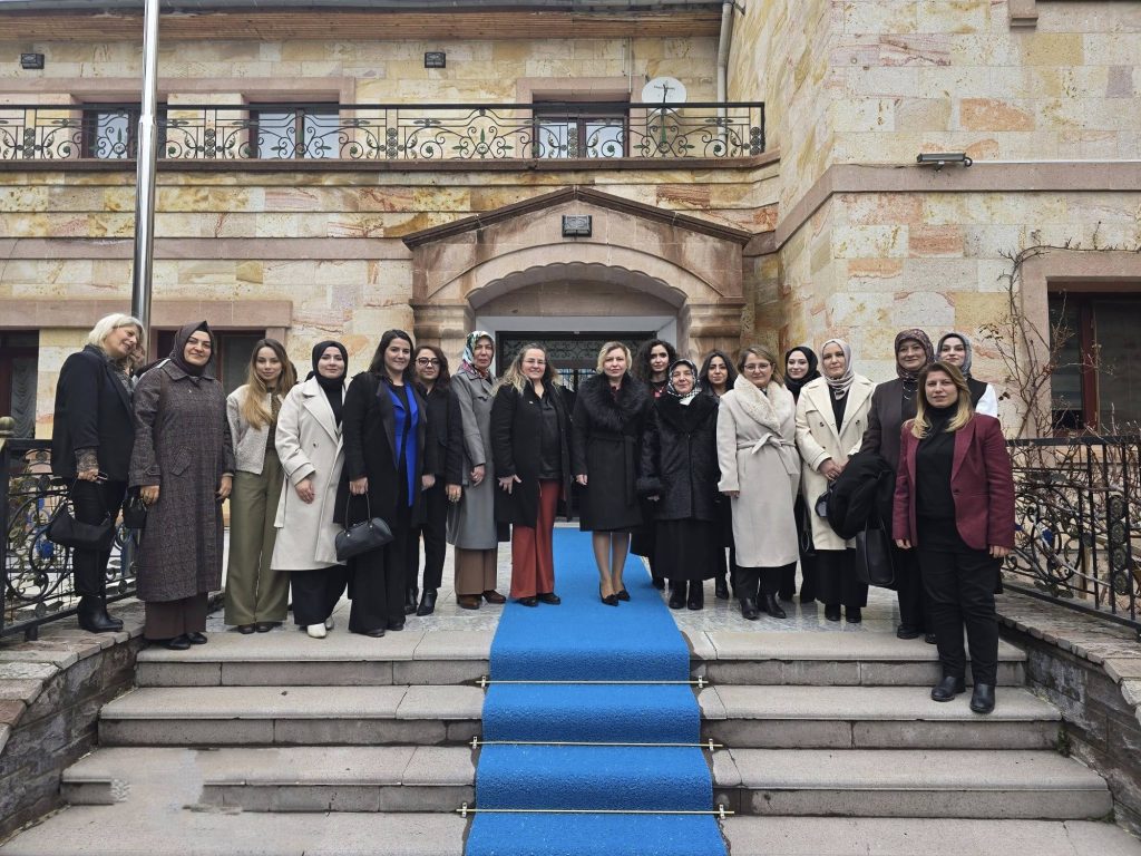 Kadın Kolları’ndan nezaket ziyareti
