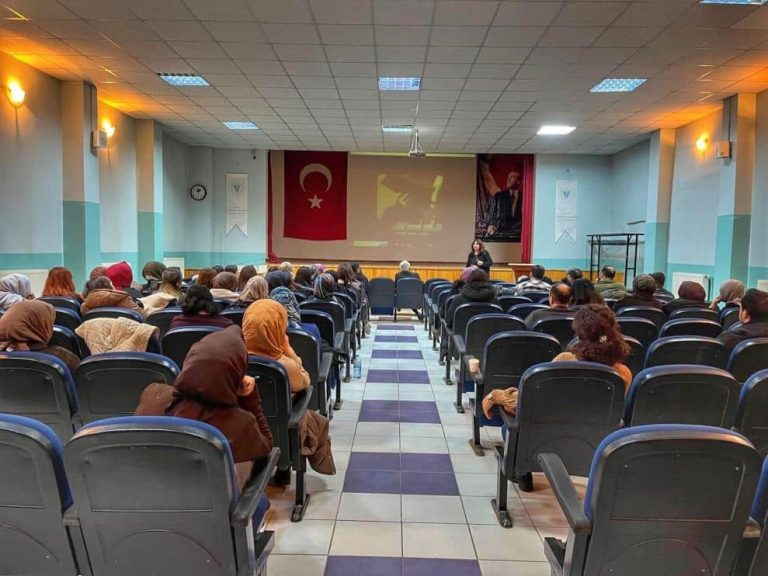 Sosyal medyanın tehlikesine dikkat çekildi