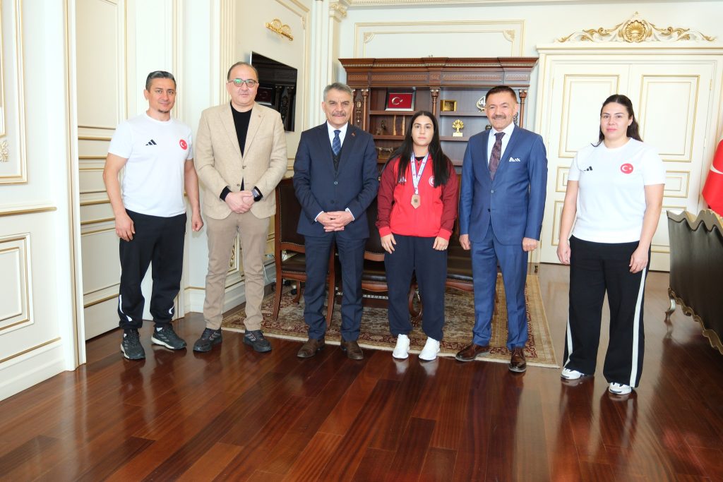 Vali Özkan’dan tebrik