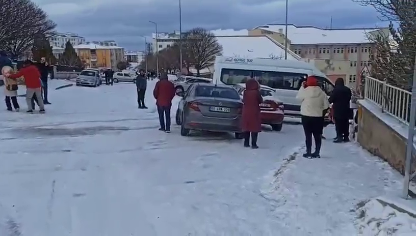 Yollar buz pistine döndü