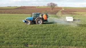 Akaryakıt krizi ekonomiyi sarsıyor