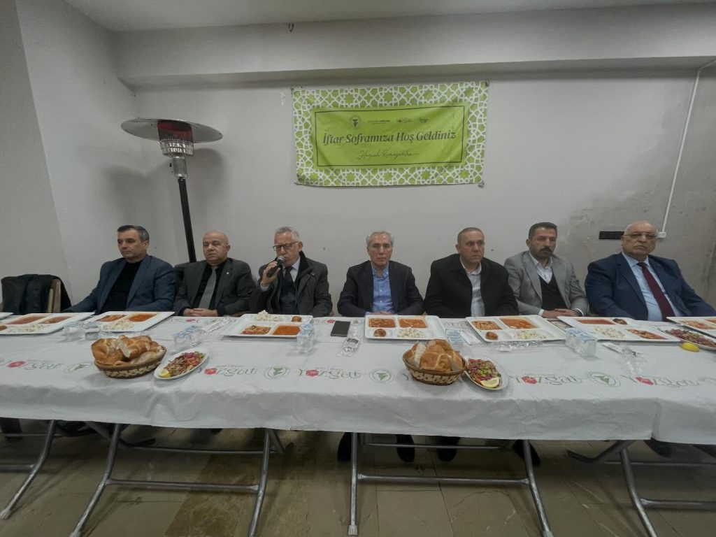 Belediye iftarında siyasiler ve stk’lar bir arada