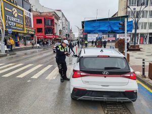 Trafik denetimlerinde 33 araca ceza