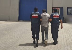 Aranan şahıslar jandarma operasyonuyla yakalandı