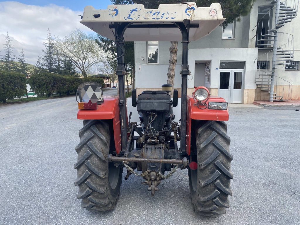 Çalıntı traktör garajda ele geçirildi