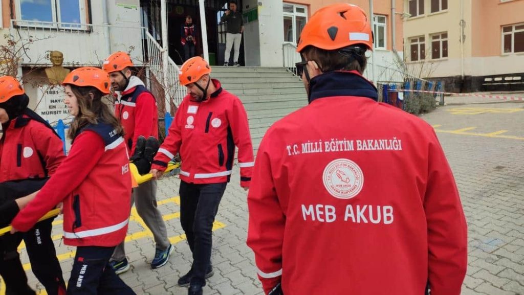 MEB AKUB ekiplerinden deprem tatbikatı
