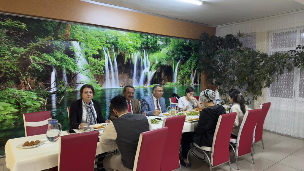 Altınkaynak öğrencilerle iftar sofrasında buluştu