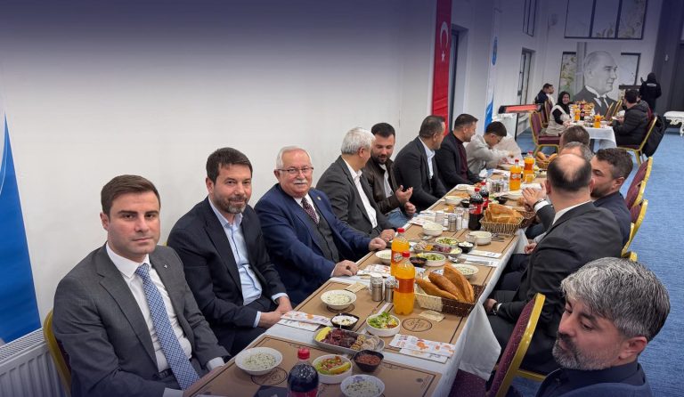 İlçe protokolü iftar sofrasında buluştu