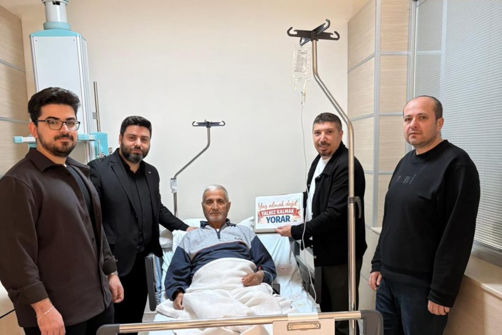 Yaşlılara moral ziyareti