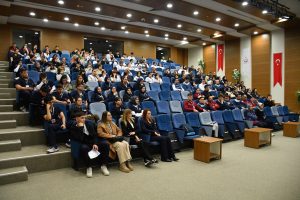 Sağlık çalışanlarına CPR eğitimi