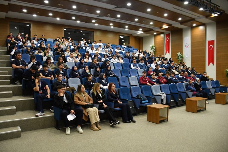 Sağlık çalışanlarına CPR eğitimi