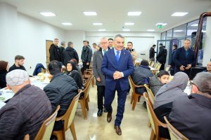 Vali Özkan ve protokol belediye iftarına katıldı