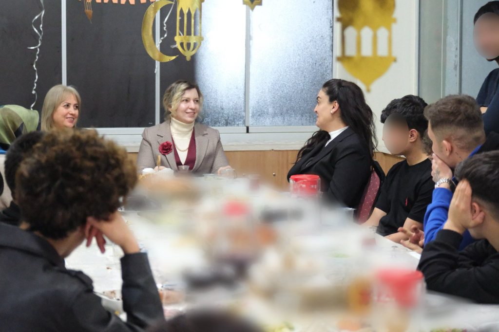 Çocuklarla aynı sofrada buluştular