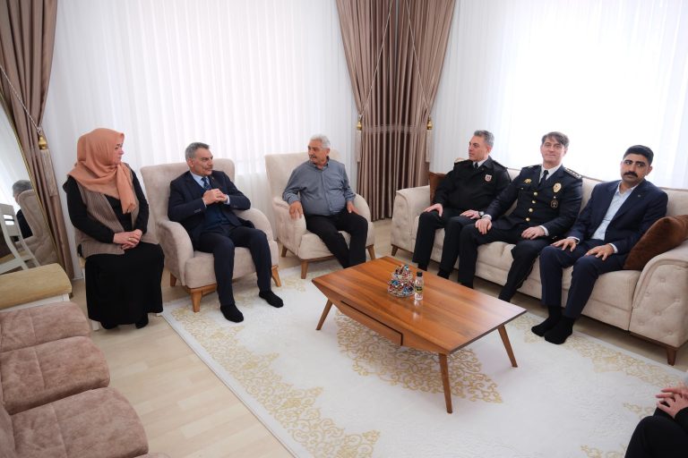 Vali Özkan’dan şehit ailesine anlamlı ziyaret