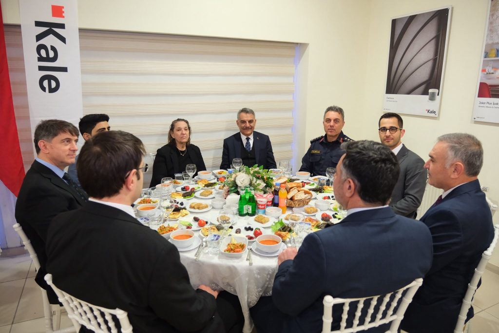 İş dünyası ve protokol aynı sofrada