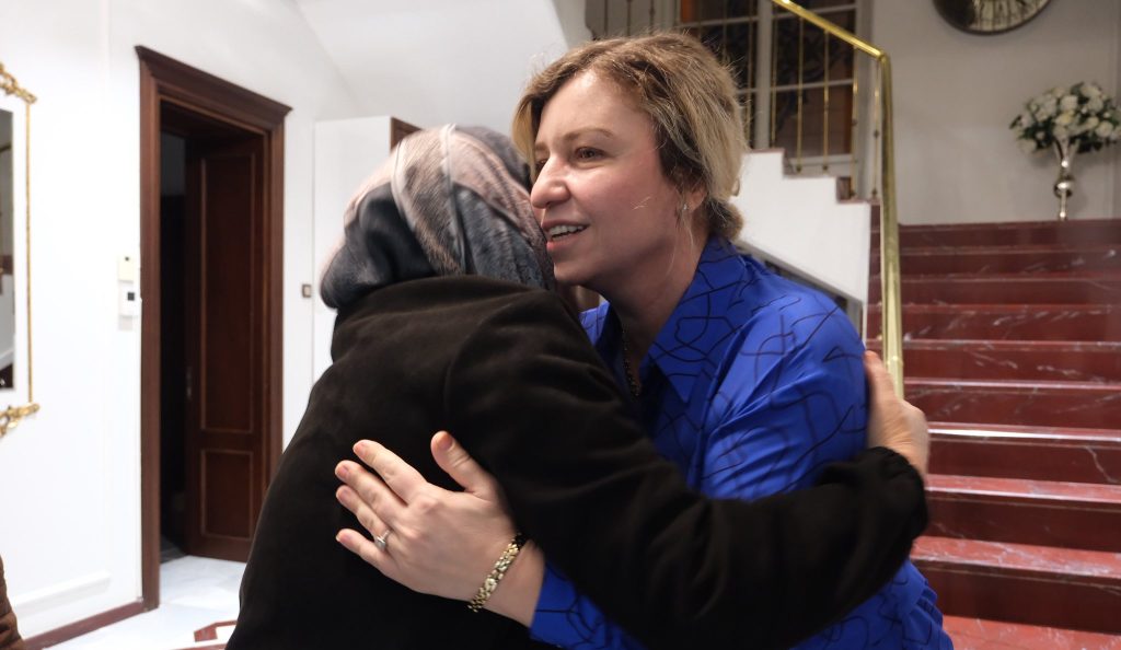 Arzu Özkan, Şehit annelerini iftar sofrasında ağırladı