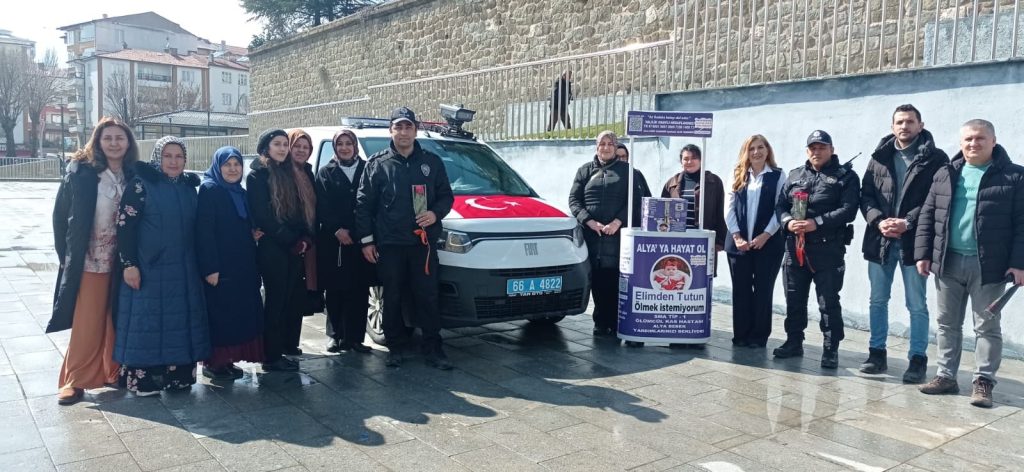 Polislere sürpriz kutlama