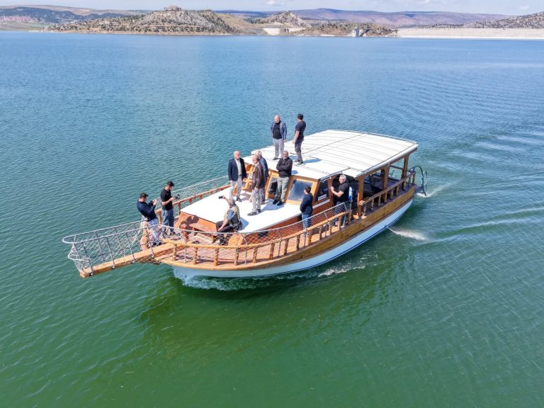 Millet Bahçesi’nden Lavanta Adası’na tekne turu