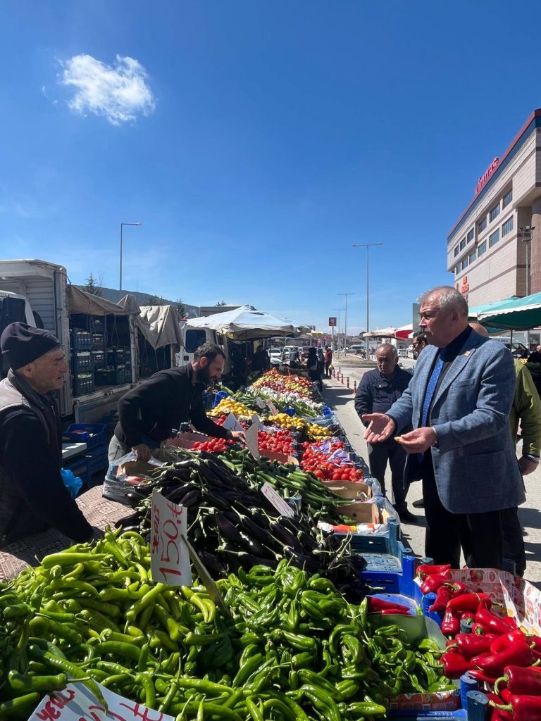 Başkan Yaşar’dan pazarcı esnafına ziyaret