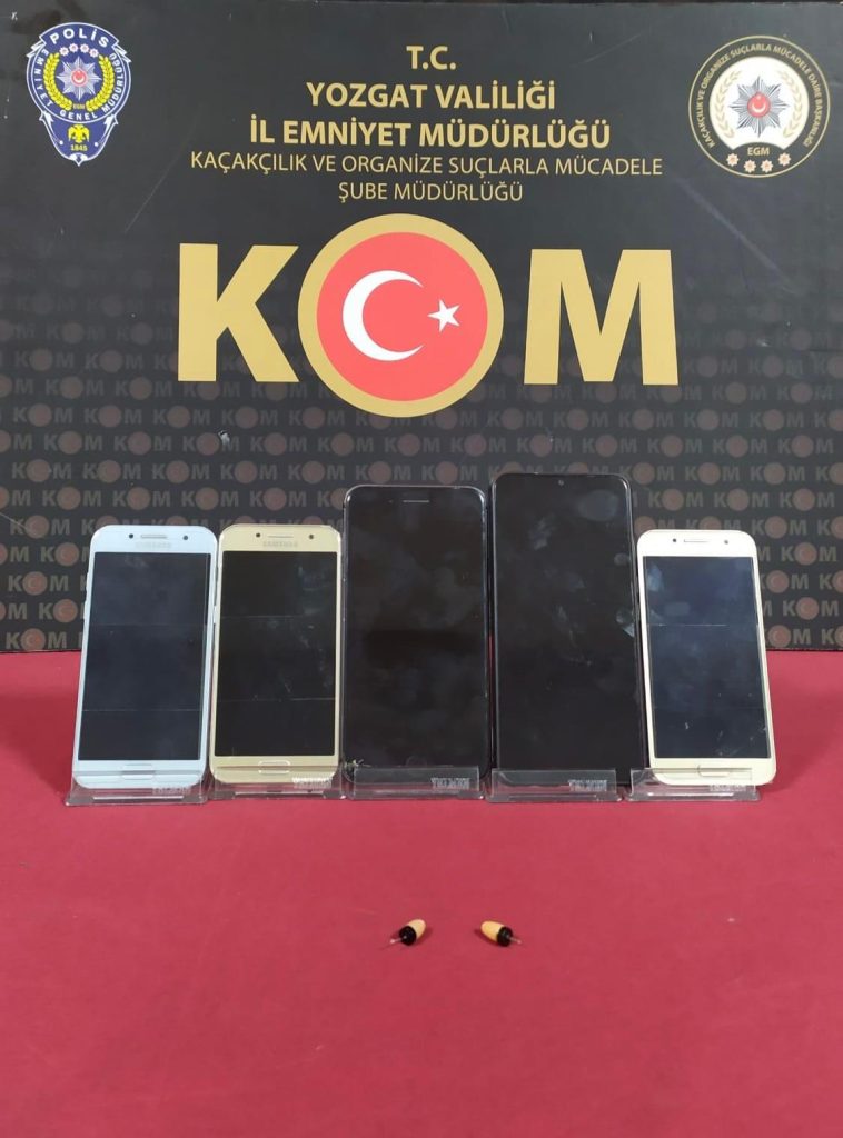 Kopya düzeneğiyle sınava girdiler