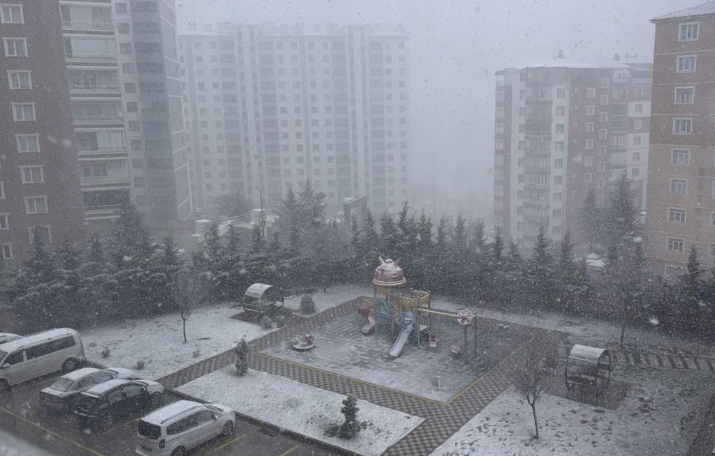 Nisan ayı ortasında Yozgat beyaza büründü