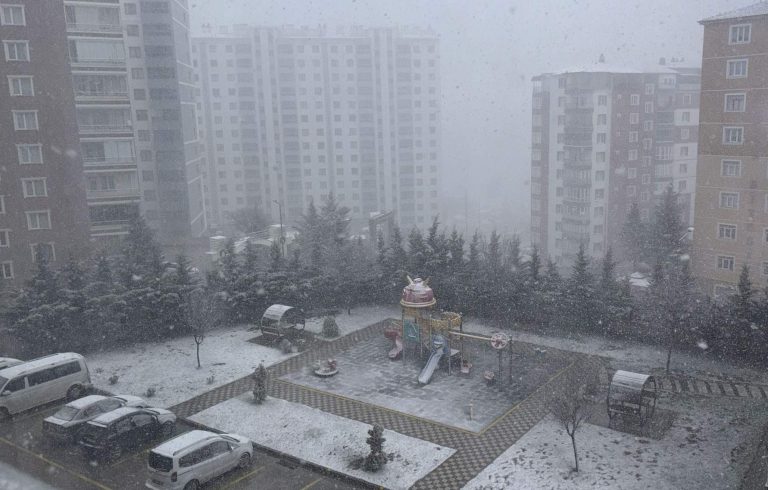 Nisan ayı ortasında Yozgat beyaza büründü