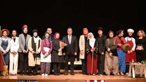  Gençlerin tiyatro gösterimi beğenildi