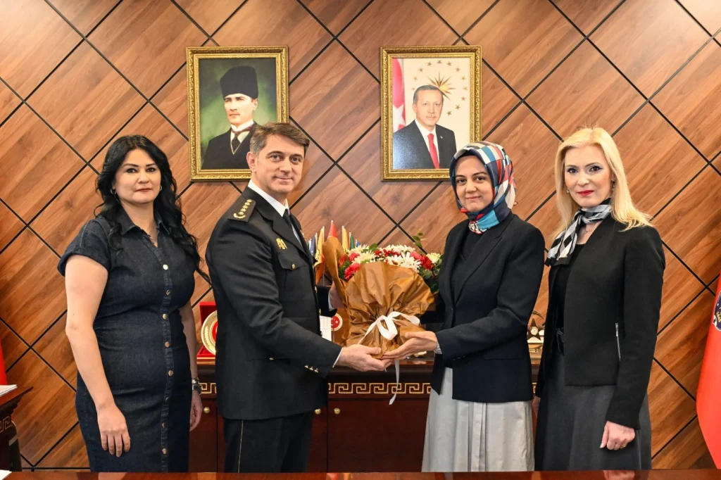 Polis Eşleri Derneği’nden Koç’a ziyaret