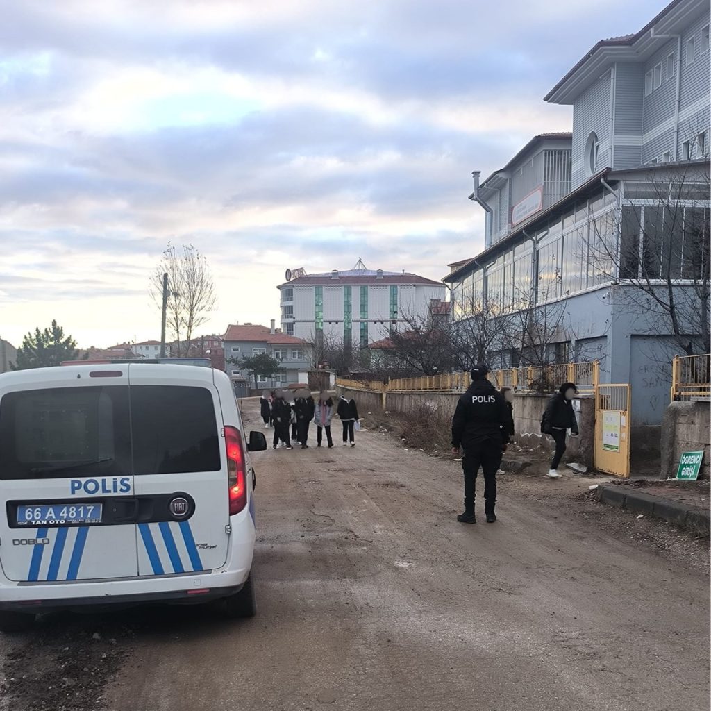 Okul çevrelerinde sıkı güvenlik denetimi sürüyor