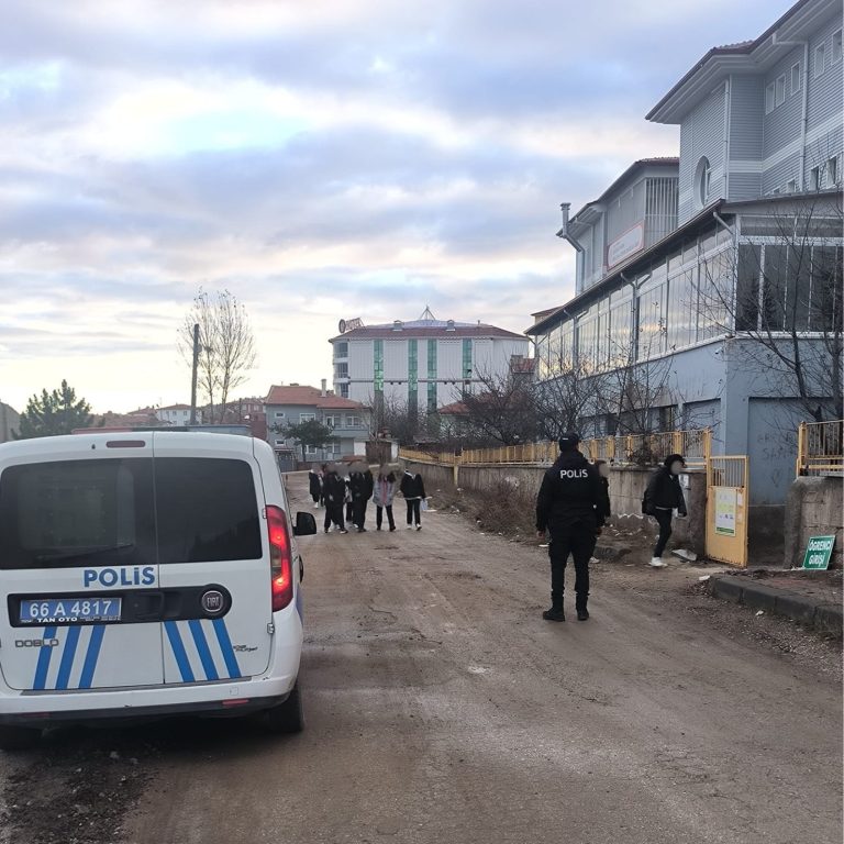 Okul çevrelerinde sıkı güvenlik denetimi sürüyor