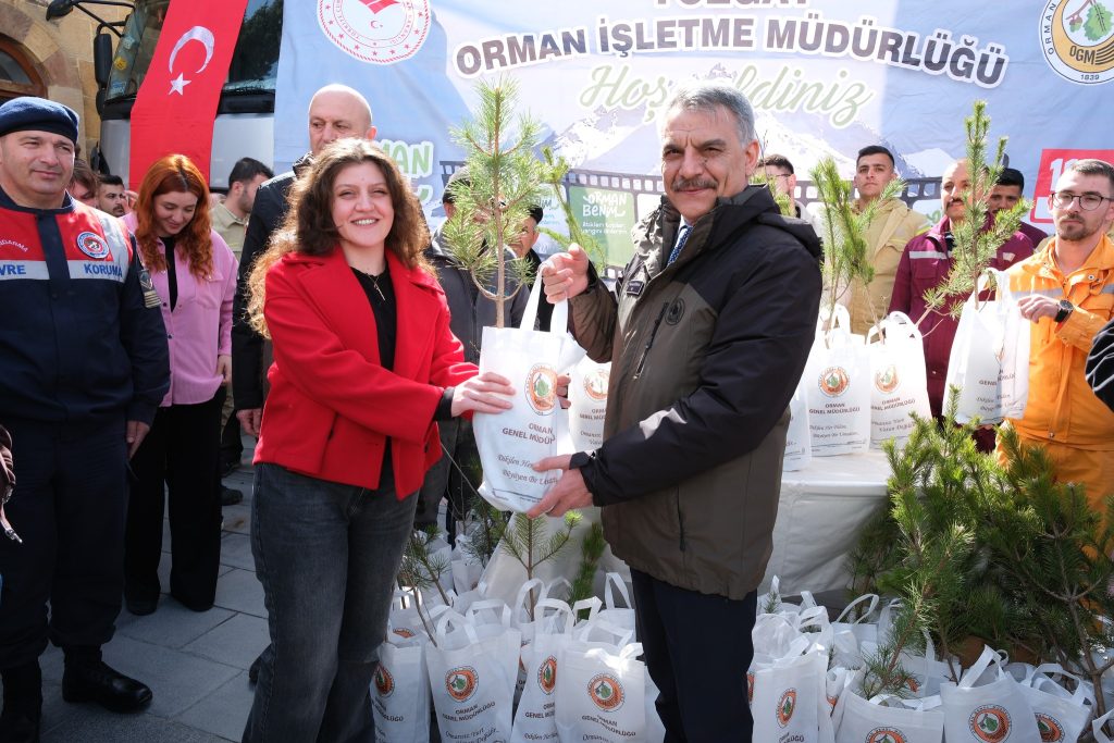 Vatandaşlara 4 bin 500 fidan dağıtıldı