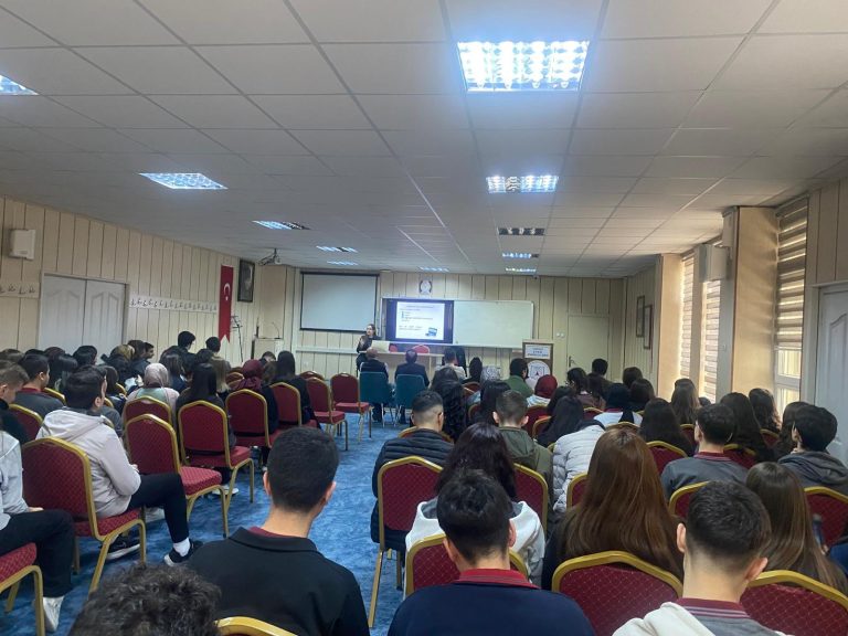 Ülkü Ocakları’ndan öğrencilere UZEM tanıtımı