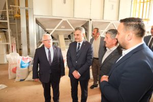Vali Özkan tohum eleme tesisi yerinde incelendi