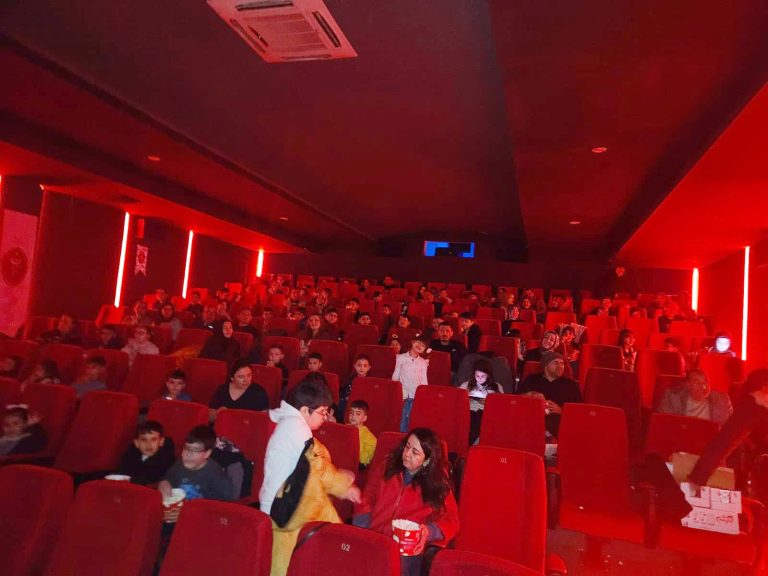 23 Nisan’a özel sinema şöleni düzenlendi