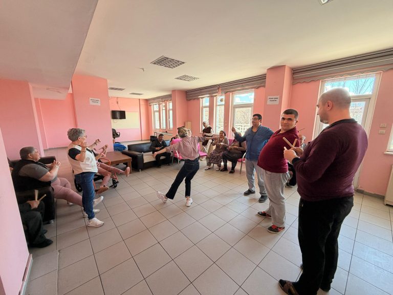  Özel bireylerden anlamlı etkinlik