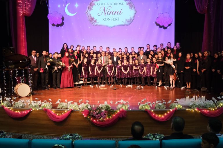 Minik yüreklerden büyük performans