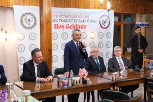 Özkan: Eczacılar sağlık sisteminin vazgeçilmezidir
