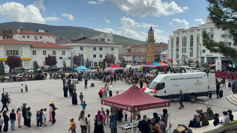 Bahar coşkusu meydanda yaşandı