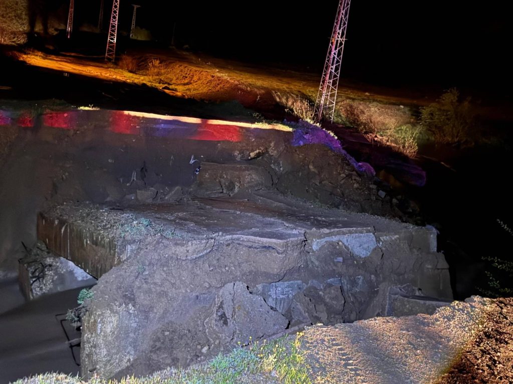 Köprü trafiğe kapatıldı, ulaşım kesildi